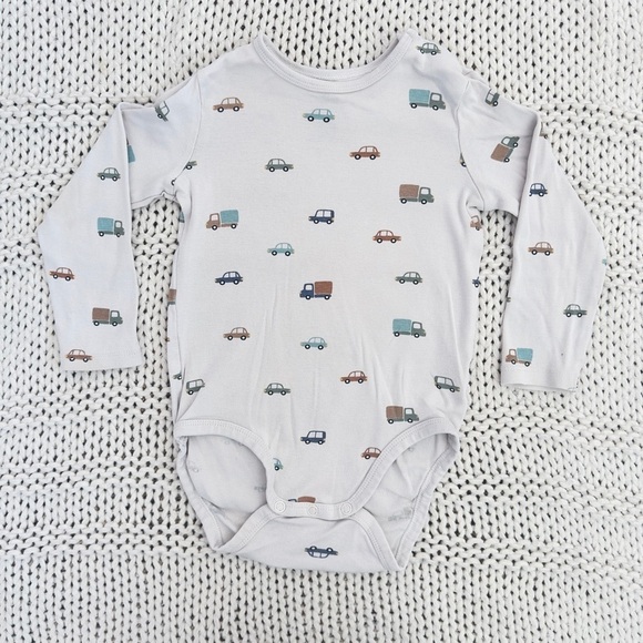 H&M Envelope-neck Cream Vehicle Toddler Bodysuit 2T - Picture 1 of 4
